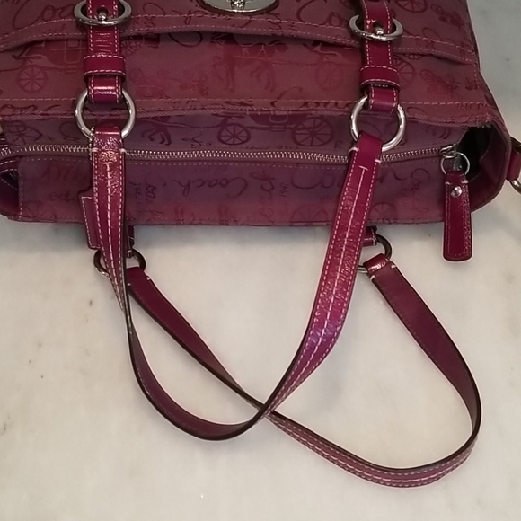 Coach Chelsea Horse & Carriage Convertible Bag - Picture 13 of 16